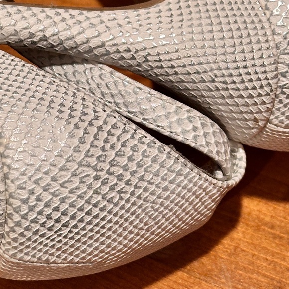 White and Silver Ankle Strap Heels Sz 8 - Picture 6 of 6